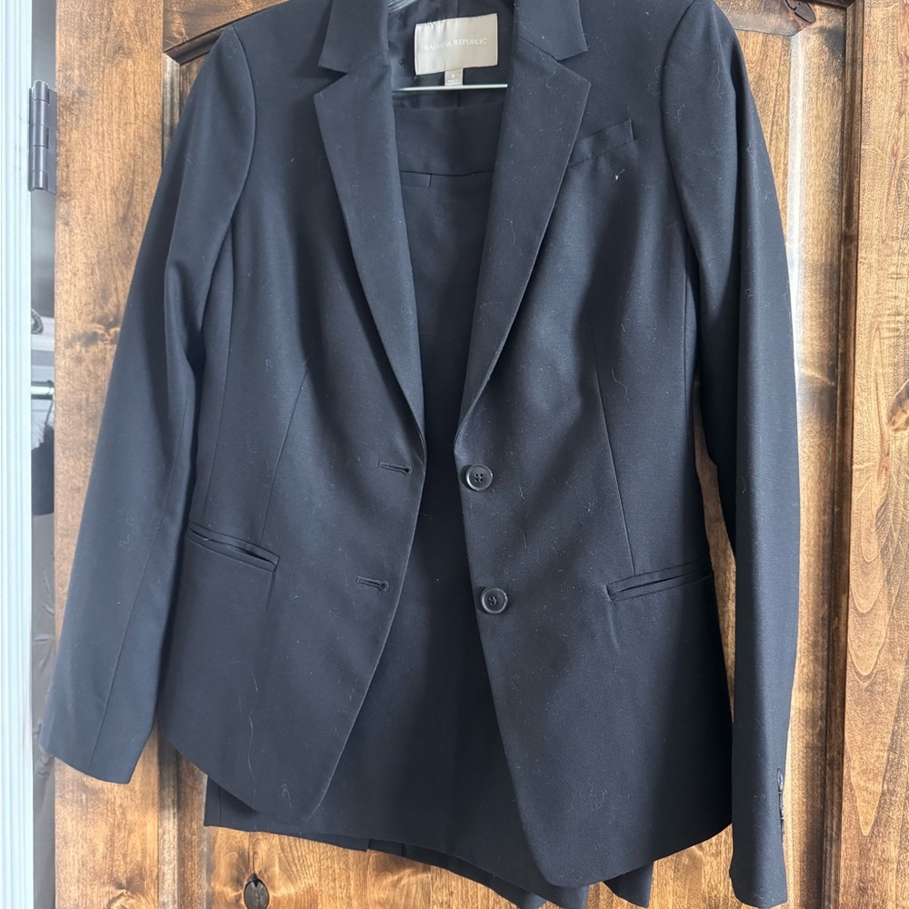 Banana Republic Classic Black women’s suit